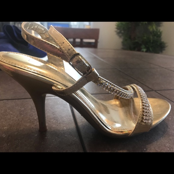 Formal ladies’ heels in gold. These are luxurious. - Picture 4 of 4